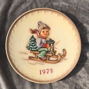 Vintage Hummel Plate 1975 5th Annual Series Sled